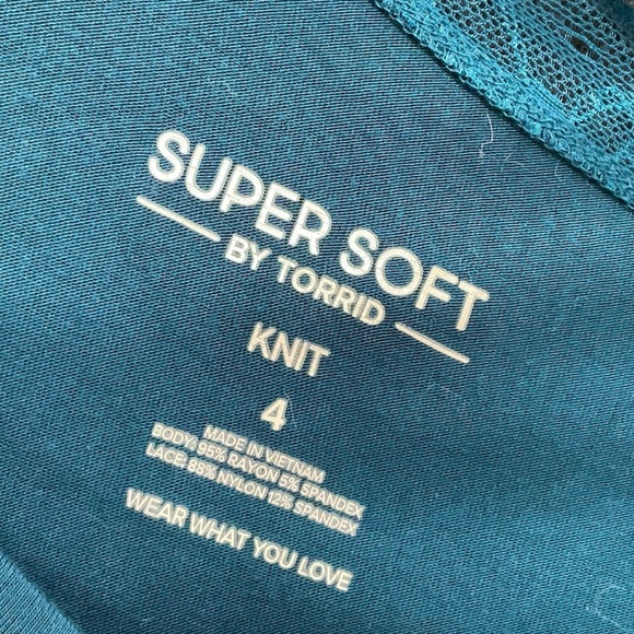 Torrid Super Soft Asymmetrical Lace Pieced Crew Neck Top Plus Size 4X Teal - Picture 7 of 9